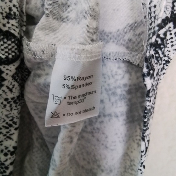 Longyuan Long Sleeve Peasant‎ Style Tunic Size Small in Gray White Snake Print - Picture 10 of 10